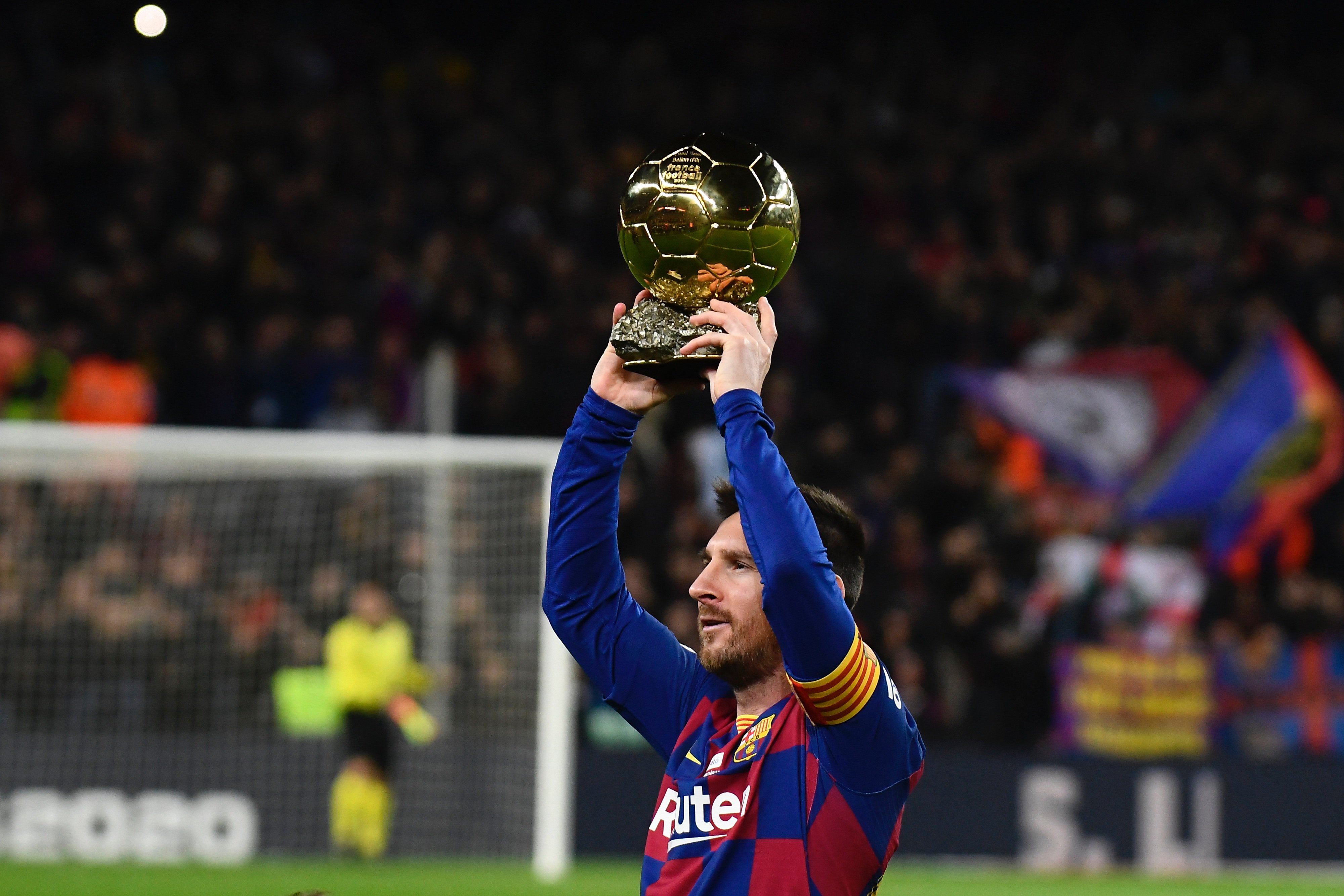 这一荣誉正 这一荣誉正