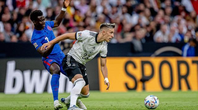 形容他退役 形容他退役